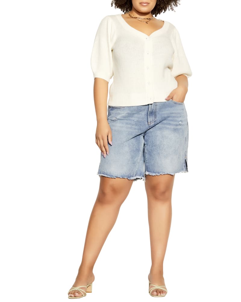 Front of a model wearing a size M CARDI ISABELLA in Milk by City Chic. | dia_product_style_image_id:317904
